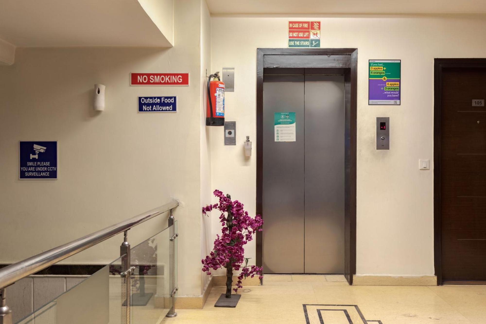 Hotel Treebo White Castle, Gurgaon Extérieur photo