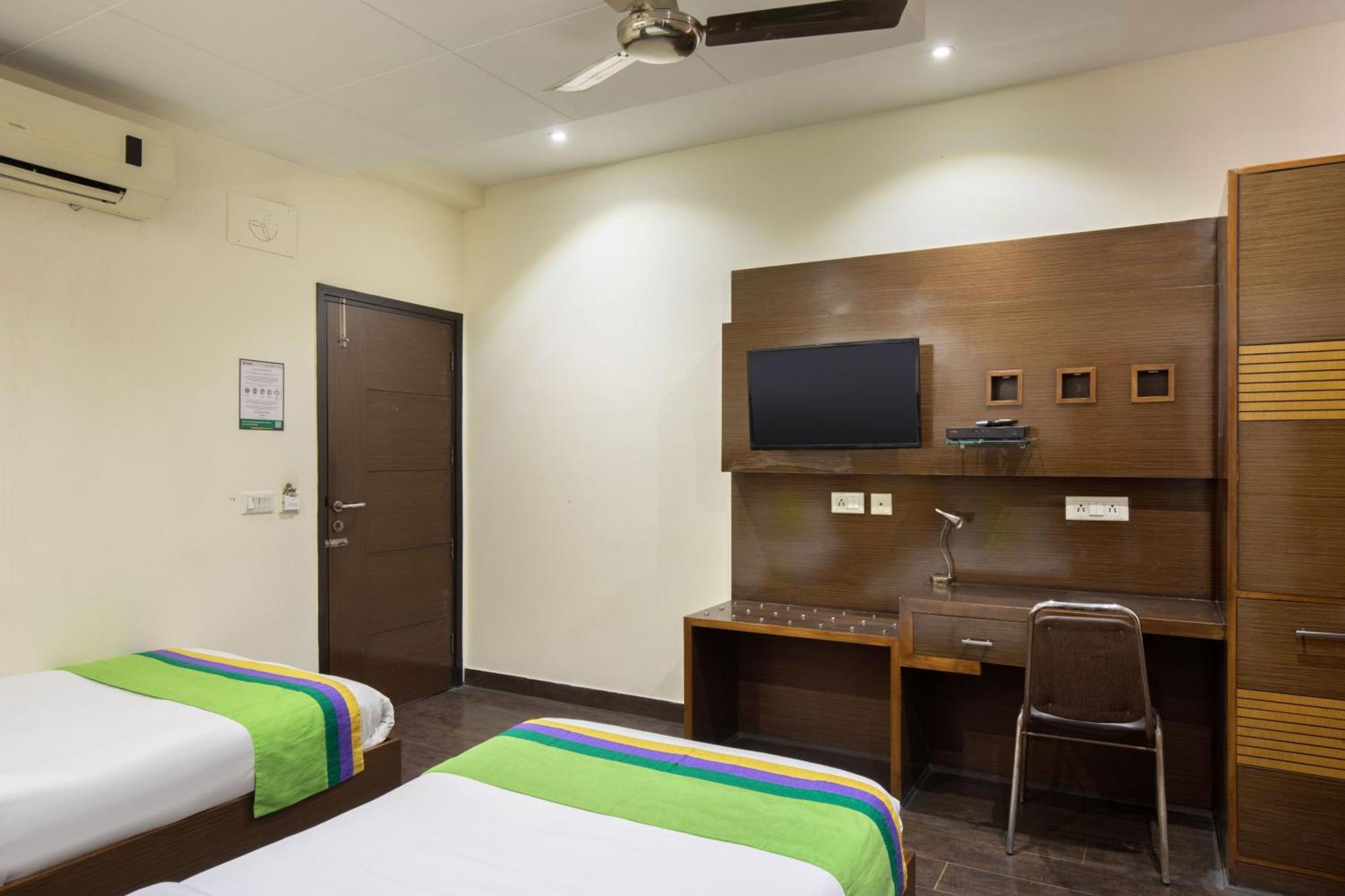 Hotel Treebo White Castle, Gurgaon Extérieur photo